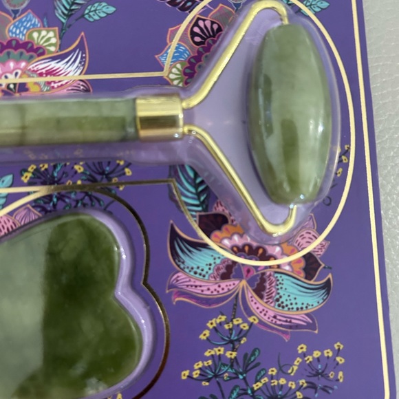 ARETE & ATHENE • Jade Roller & Gua Sha Set • - Picture 3 of 5